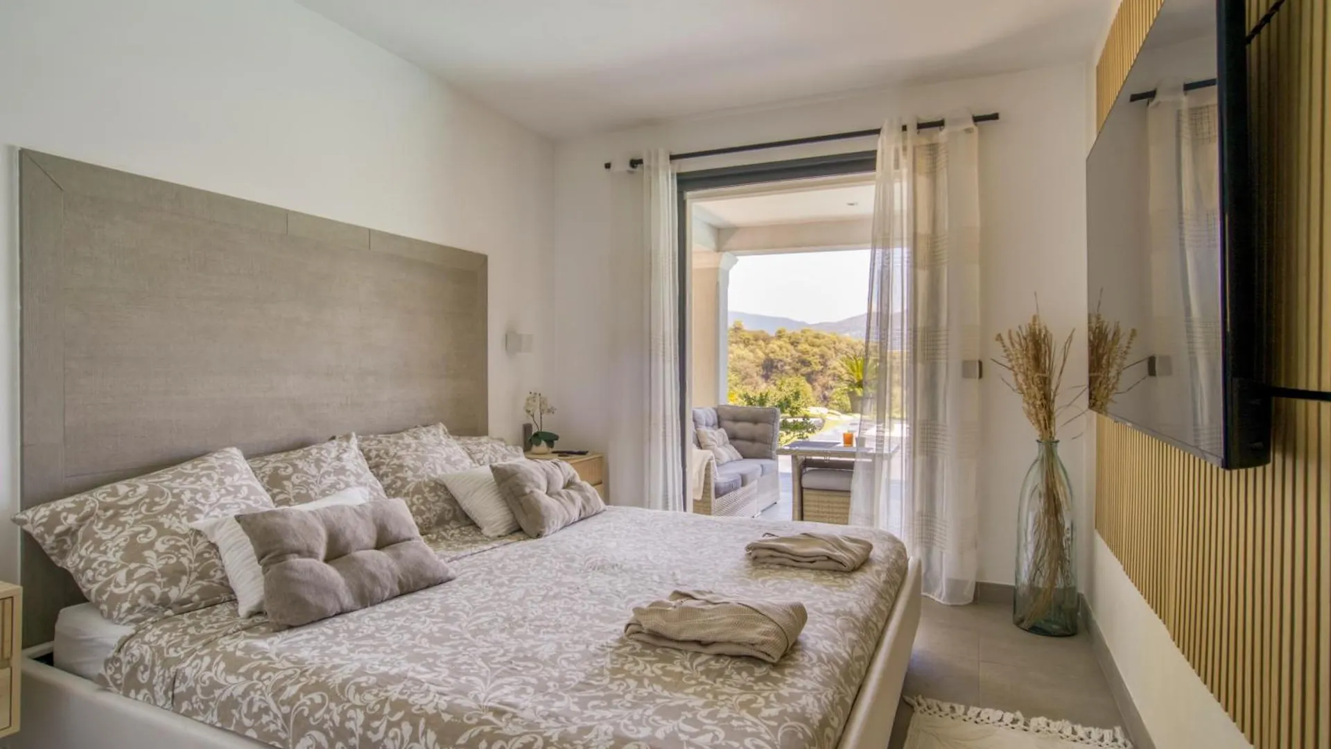 Suite 20M2 Dans Villa Piscine Jacuzzi Gattieres