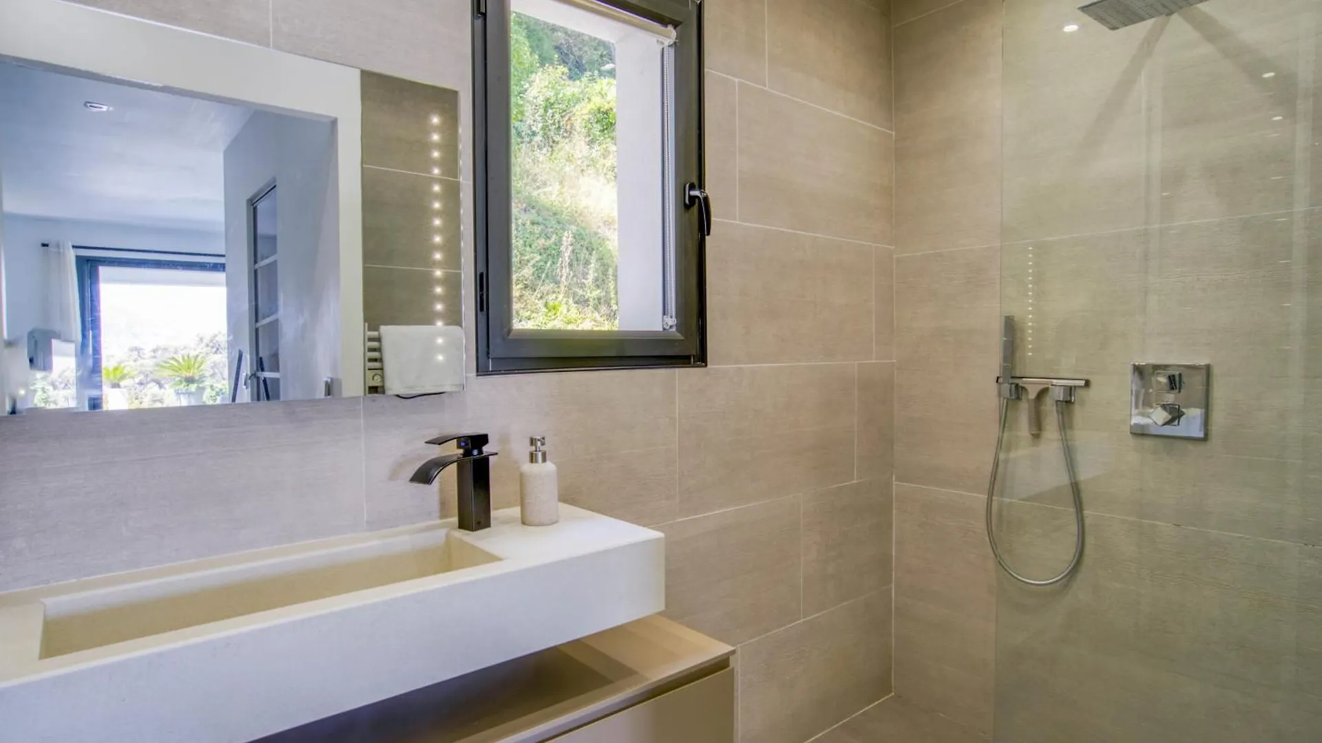 Suite 20M2 Dans Villa Piscine Jacuzzi Gattieres Homestay